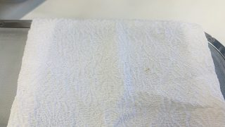 白無地刺繍入り半襟に付いてしまったお家では取れない濃い黄色いシミを取って欲しいというご依頼