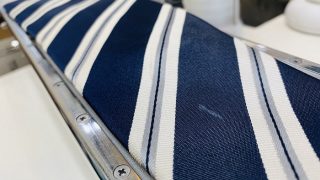 シルク素材は変化しやすく水分や擦れには弱く糸が縮んだり擦り切れて白っぽく毛羽立ったり致します