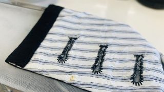 袖口の裏地に赤い色や黒い色のシミが付いている事はございませんか？