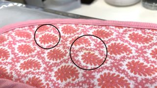 何となく黄色くなっている古そうなシミは無理すると生地が破れたり色が薄くなってしまいます