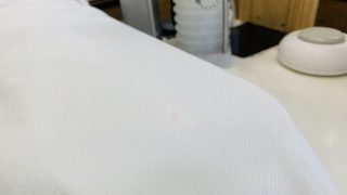 実はお洋服に水性インクが付いた場合には油性インクに比べて色が定着しやすく落ちにくいのです