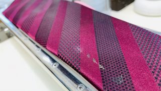 デリケート素材のシルクネクタイにシミを見つけたら出来れば何もせずに早めのメンテナンスを