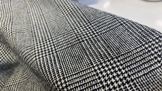 お家で取れないシミになってしまったお洋服は殆どの場合には見捨てられる運命にあります