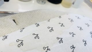 コーヒーのシミは時間が経ち色素が定着してしまいますとコーヒーの色が取れにくくなります