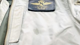 ヘビロテで着用しておりますと全体的に汚れてきますのでそうなってしまったら洗い時です