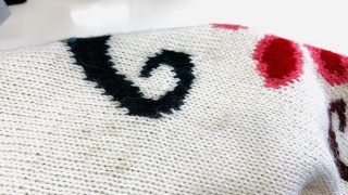 お家での水洗いで取り除けない黒い汚れを取り除くのに擦ったりしてダメージを与えるのは出来るだけ避けましょう