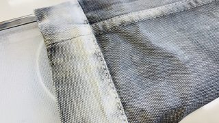 お気に入りのジーンズの裾部分は長く着用していると普通に汚れや汗によって黄ばみが発生致します