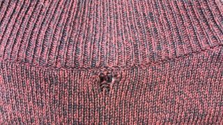 穴が空いてしまったニットのお洋服はどうされていますか？実はお直しする事は可能なのです！