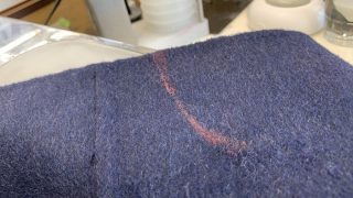 お使いのバッグは大丈夫でしょうか？実は塗料や生地が劣化するとアチコチに色が付いたり致します