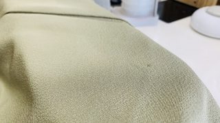 保管中に出てくるシミの様な違和感は黄ばみや変色等やカビが原因になる事が非常に多いのです