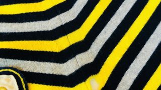 一センチ四方ぐらいガッツリと生地が無くなってしまったニットの穴をお直しする事は出来ますか？