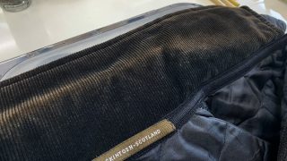 襟の色が変化した場合には染色補正等の特殊技術を使わないと治らない状態になってしまいます