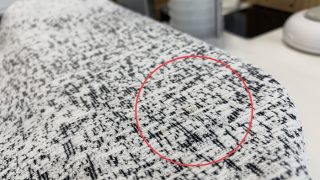 去年にお直し洗いを行っていないお洋服は特に黄ばみが発生していないかをチェックして下さいませ