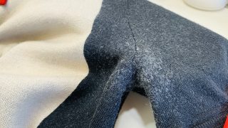 お洋服生地の関節部分はスレや汗により白くなり易いですがそうならない為の対策はご存じでしょうか？