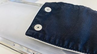 袖口は凸凹した生地や折り目の部分等に沿ってスレが発生して白くなってくる事がありあます