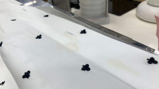 もしも色柄物のお洋服にお家では取れないシミが付いてしまった時に特殊染み抜きで落とせるかもです