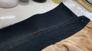 無くなった色を再びお直しするクリーニングや染み抜きとは違う手法の「色修正（染色補正）」