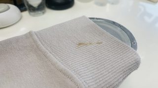 固まると固くなる系シミは初期対応で取り除けないと思ったらそれ以上何もせずにお持ち下さい