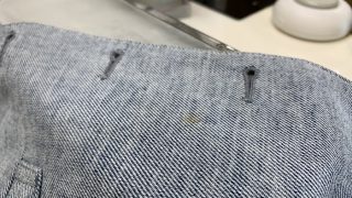 今は見えないシミでも食べこぼしや飲み物の場合でしたらやがて変化して目に見える状態になってきます