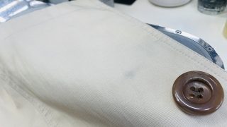 黒いスレ汚れは生地の奥まで黒い汚れが浸透してしまい取れにくくなってくる場合もあります