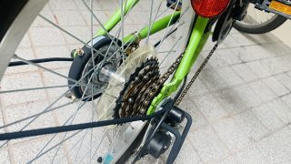 自転車のチェーンに巻き込みや挟み込んだ時に付いてしまった汚れは生地の痛みにも要注意です
