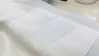 ポケット周りは物を入れたりする頻度が多くボールペンのインク等による染みや汚れが発生致します