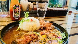 カレーのシミは付きやすくて落ちにくいシミで知らない間に付いているシミナンバーワンです