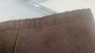 シミの原因で一番多いのがお食事の時の食べこぼしですが不十分な応急処置だけでは残ってしまいます