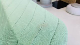 色が濃くなって見えるシミは成分が凝縮されており生地にダメージを与えやすい状況です