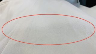 自動車サドルは劣化致しますと黒い線や汚れがパンツに付いてしまいますので要注意です