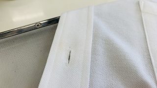 一度しか着用していなくても皮脂汚れは付く時には付いてしまうので時間が経つと黄色くなります