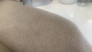 ハンコに使用されている赤はお洋服に付いていまいますと非常に取れにくいのでお気を付け下さいませ