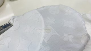 ブランドロゴマークの部分はシミや黄ばみがありますと目立ちますので早めに取り除きましょう