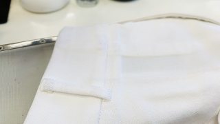 ベルトループに付いている汚れは擦れによる場合が多いですがバッグの色移りかも知れませんよ