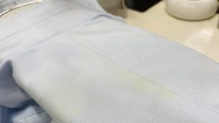 汗の成分は取り切れない状態で長時間放置してしまいますと濃い黄色に浮き出てくる事もあります