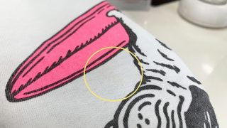 プリント柄に掛かっている古いシミが発生している時には取り除く時に無理しない様に致しましょう