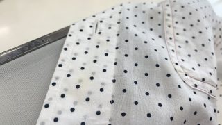前身ごろに付いてしまった食べこぼしのシミは目立ってくる前に出来るだけ早めに取り除きましょう