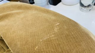 コーデュロイ製品は毛足のあるデリケート素材ですので物理的なダメージにはかなり注意が必要です