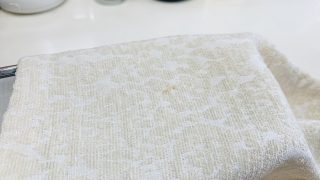 錆（さび・サビ）は生地に浸透して付いてしまいますと非常に落ちにくく厄介なシミの１つなのです