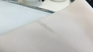 お洋服を車のドアに挟んだり自転車チェーンに巻き込んでしまった時には焦らない様に致しましょう