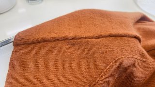 濃色のお洋服はお洗濯するまでの間隔が空いてしまいますと変色してしまう可能性が高くなります