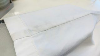 パンツの裾の黒っぽいスレ汚れはブーツの色が移った可能性がありますので早めに取り除きましょう
