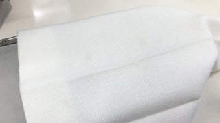 お洋服の保管環境も後から浮き出てくるシミの原因であるかなりの部分を占める要因になります