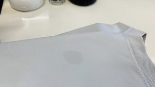 ドライクリーニング出来ないという洗濯表示のお洋服に付いた「油しみ」は非常に取れにくいです