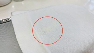 ほんの僅かな時間でも着用すればお洋服のお肌の触れる部分には必ず皮脂汚れが付いてしまいます