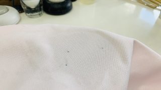 一か所に高濃度でインクが付着しておりますと少しの水分や液体洗剤が付いただけで一気に生地に広がります