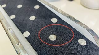 シルクのネクタイに付いてしまったシミは取れそうに見えても触らな方が無難な場合が多いです