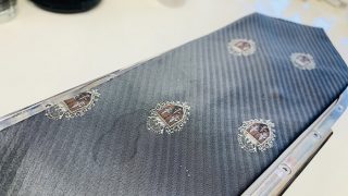 シルク素材のお洋服やネクタイには水分が付いてしまいますと「輪ジミ」が発生しやすいのです