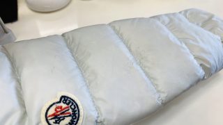 黒い擦れた様な汚れはスス（カーボン）の様な水にも油にも溶けない汚れかも知れませんよ