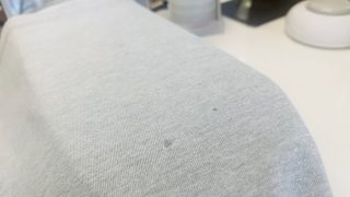 お洋服に付いている洗濯表示がドライクリーニング出来ない場合には油には弱いお洋服と言う事になります